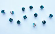 CiS20 Blue Zircon in Silver Chaton in Setting 4 mm SS20 Preciosa - 24 x