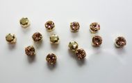 CiS20 Light Peach in Gold Chaton in Setting 4 mm SS20 Preciosa - 24 x