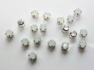 CiS20 White Opal in Silver Chaton in Setting 4 mm SS20 Preciosa - 24 x