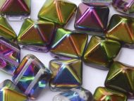 PYR-00030/95000 Magic Orchid Iris Pyramid Bead Studs - 20 x